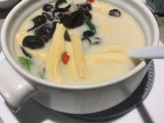 鱼汤腐竹煮时蔬-大树餐厅(红旗街万达店)