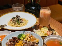 -POKEE VIA&Brunch·维娅(重庆来福士店)