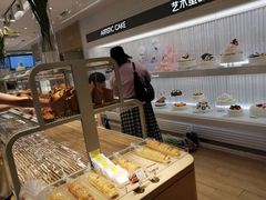 面包甜点陈列柜-好利来(革新店)