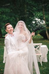 -现代经典婚纱摄影