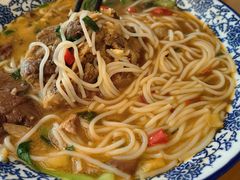 -邱芳粉店(迎宾大道旗舰店)