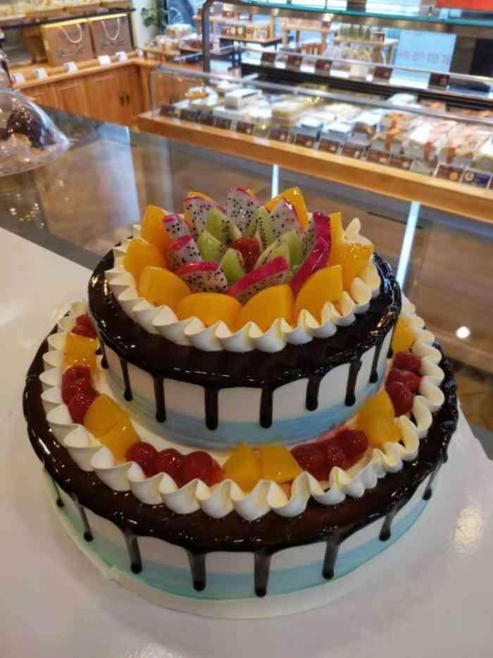 家人过生日肯定要选优质蛋糕,那么我们还是热衷于心岸烘焙糕点店,位于