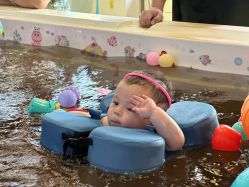 -欢乐悠游婴儿游泳(金碧花园店)