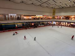 -冰纷万象滑冰场(赣州华润万象城店)