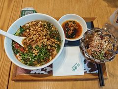 -呷佬·长沙手工米粉(金沙江路店)