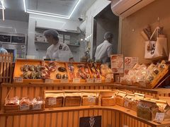 -天井·丑面包搭咖啡