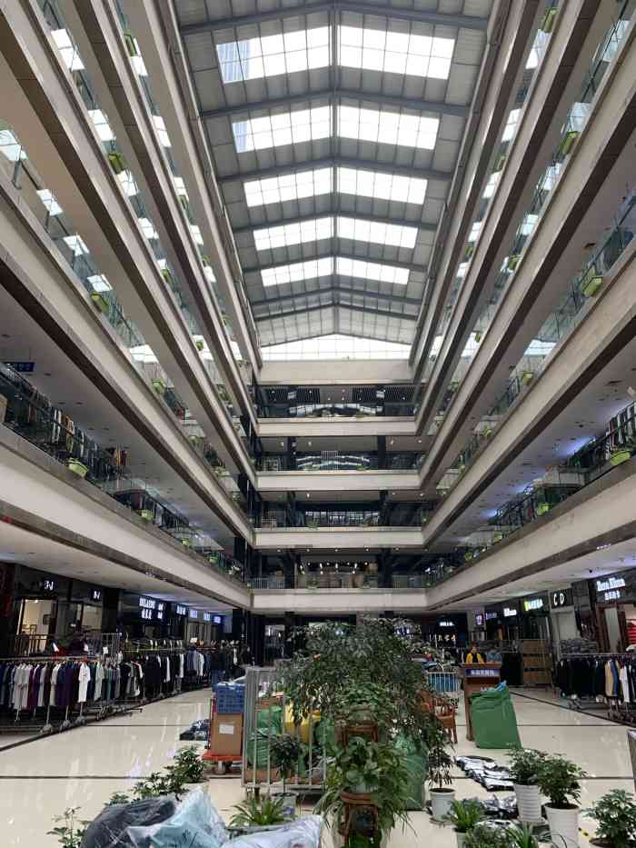 国贸名品港北门-"濮院毛衫中心哇,针织衫羊毛衫呢面衣,可以.