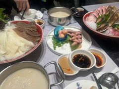 -红鼎豆捞·非遗鲍皇汤火锅(宝丰路店)