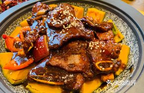 Golden Pumpkin Black Pepper Short Ribs