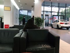 -上海宝信宝马4S店