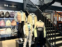 -百年港湾奥特莱斯(香炉礁店)