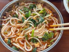 -鸿浩扒猪脚米线