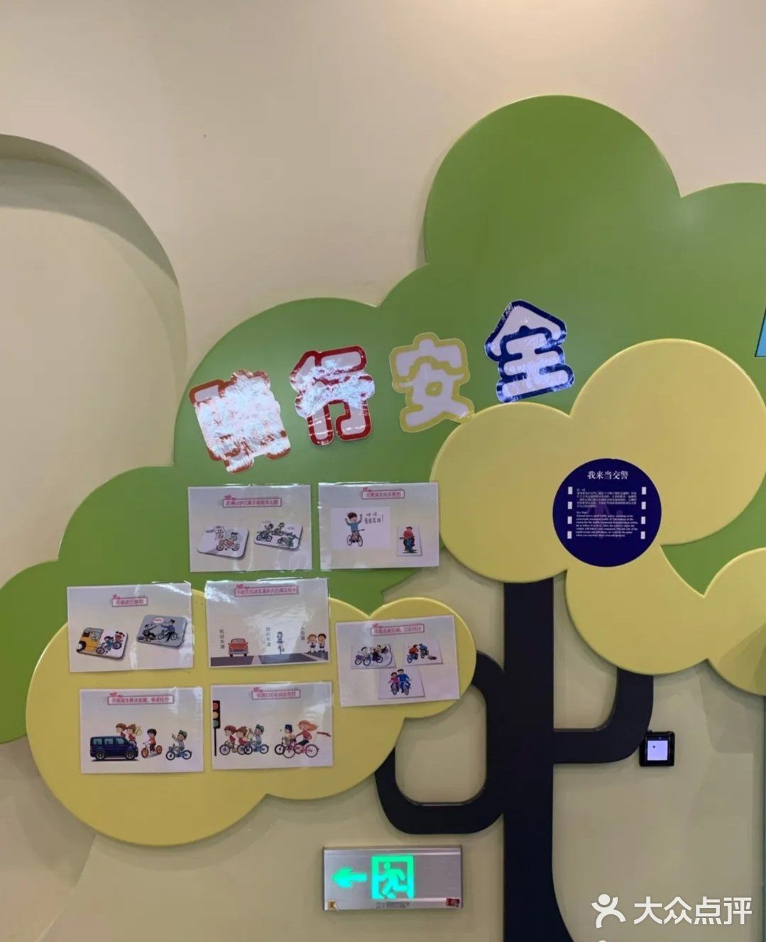 158跟孩子一起体验海盗船的刺激 