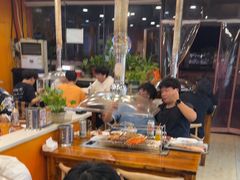 -哈尔滨小酒馆·鲜肉现穿自助烧烤(康新花园店)