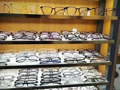 -优医视平价眼镜蔡司依视路折扣工厂店(十里堡店)