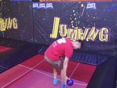 -爱蹦iBOON蹦床运动馆(江汉店)