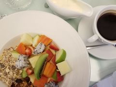 早餐麦片配酸奶水果-Fern Forest Cafe
