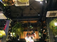 大堂-胡桃里音乐餐厅(陶溪川店)(川湘赣菜·世界百大酒庄直供红酒·音乐表演)