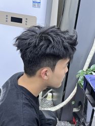 -藤野造型专业烫染接发