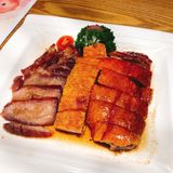 三拼中规中矩吧，但是脆皮烧猪味道还是可以
