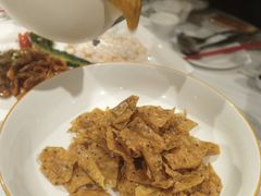 现拆蟹粉捞巧果-和记小菜(七宝店)