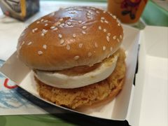 咸蛋黄鸡腿蛋月堡餐-麦当劳(南京路2店)