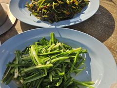 -东海岸人工湖美食村