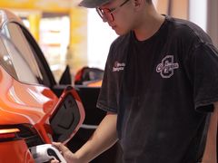 -小鹏汽车体验中心(苏州龙湖狮山天街店)