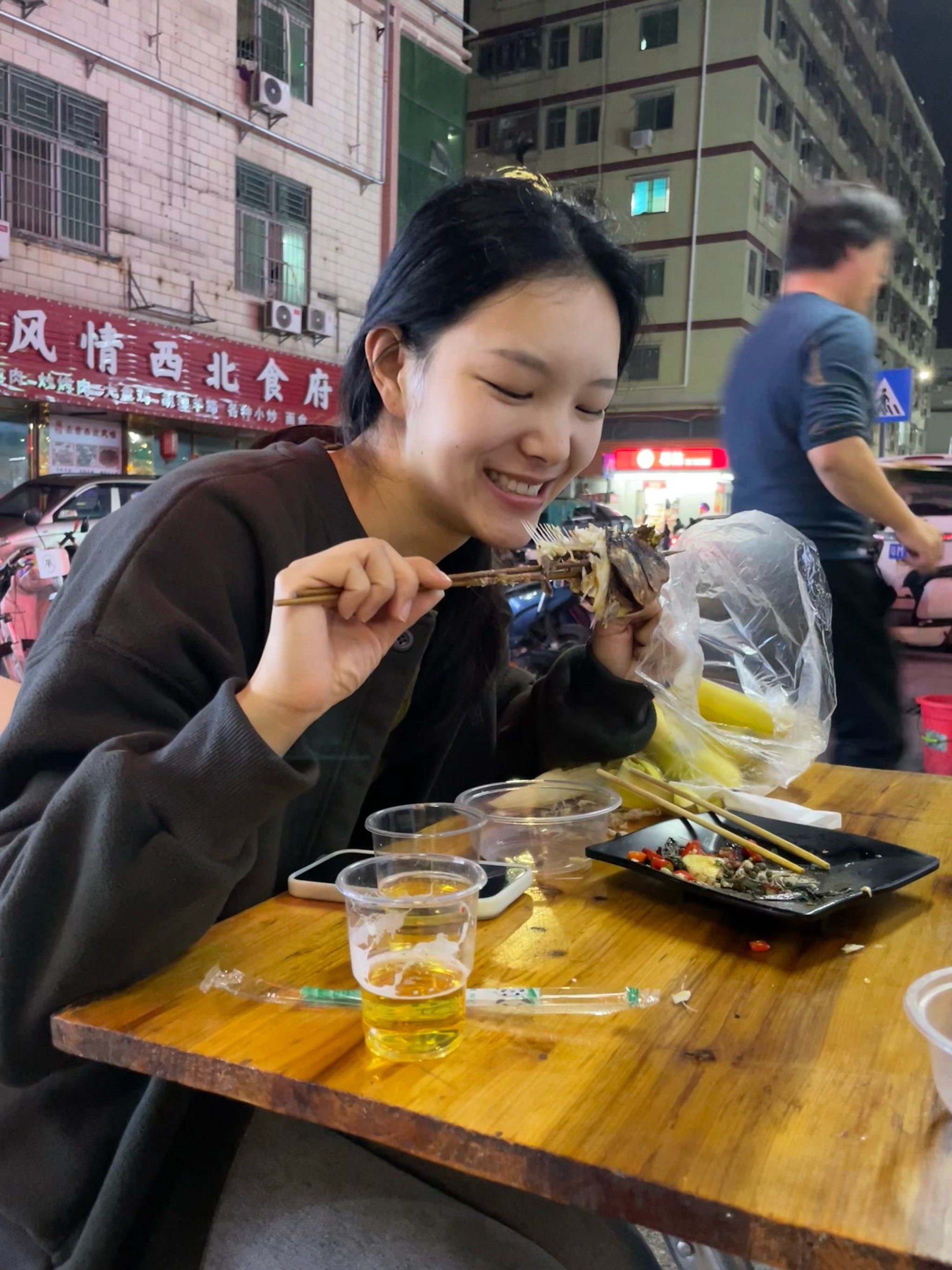 与女友第三次打卡火焰山烧烤半夜突然特别想吃他们家的烤鱼与鸡爪