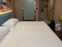 -维也纳酒店(广州番禺大石江景花园店)