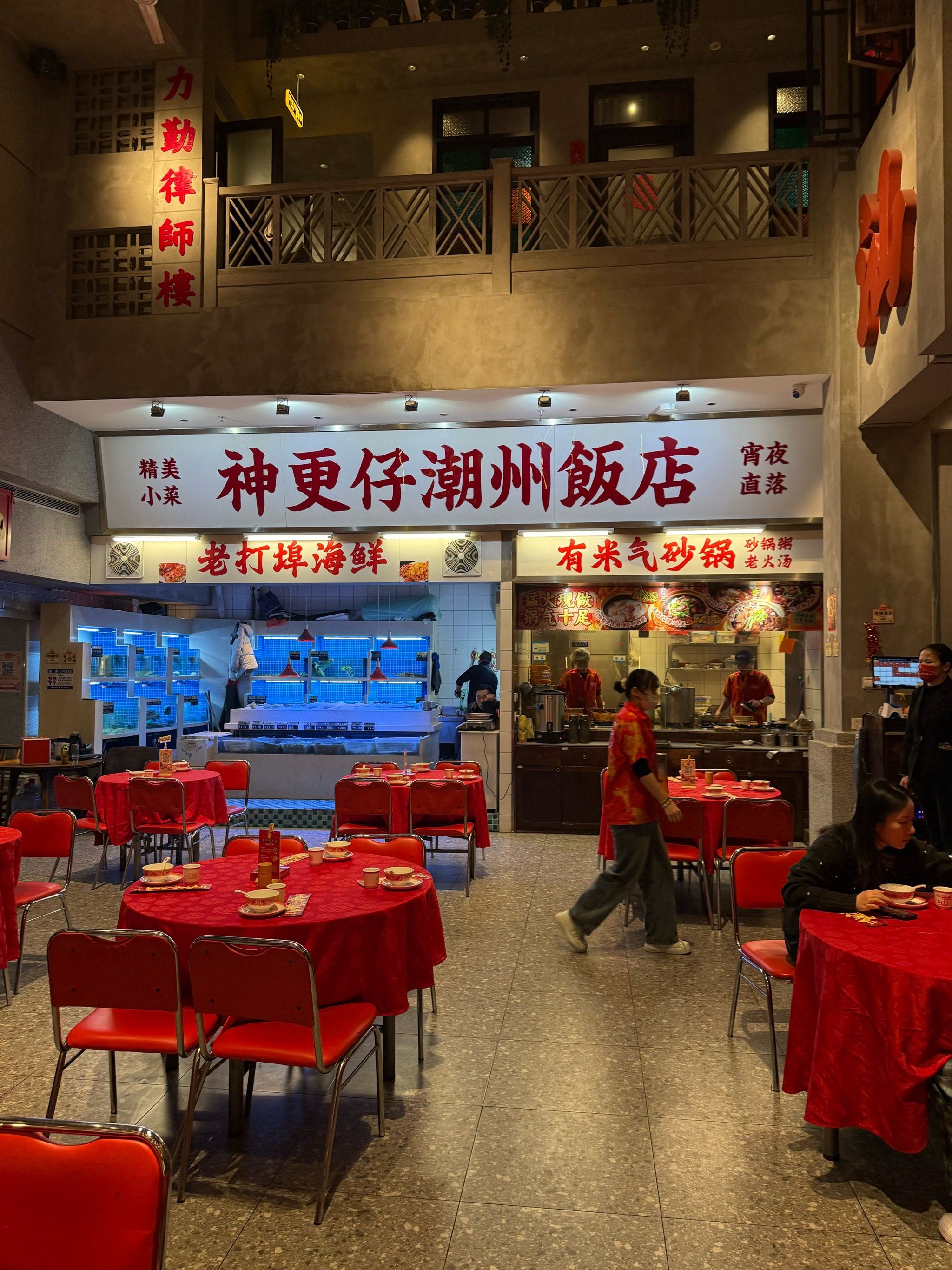 装修比较潮汕,有潮汕的风格.味道也不错