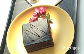 Deli's Chocolate Cake