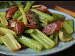 芹菜炒腊肠-唐伯虎新派湘菜馆(石夏时代广场店)