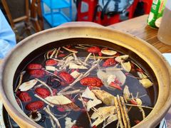 -广味炭炉鸡煲(宝业路分店)