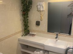 -德全心悦酒店(北京金台路地铁站店)