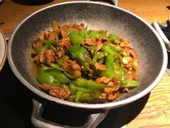 碾辣椒炒肉-吃饭皇帝大土家民族菜(正大广场店)