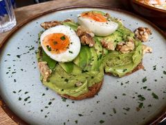 牛油果煮蛋吐司-RAC BAR(安福路店)