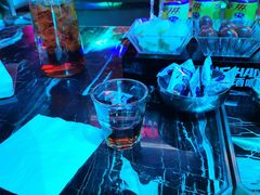 -汉斯酒吧