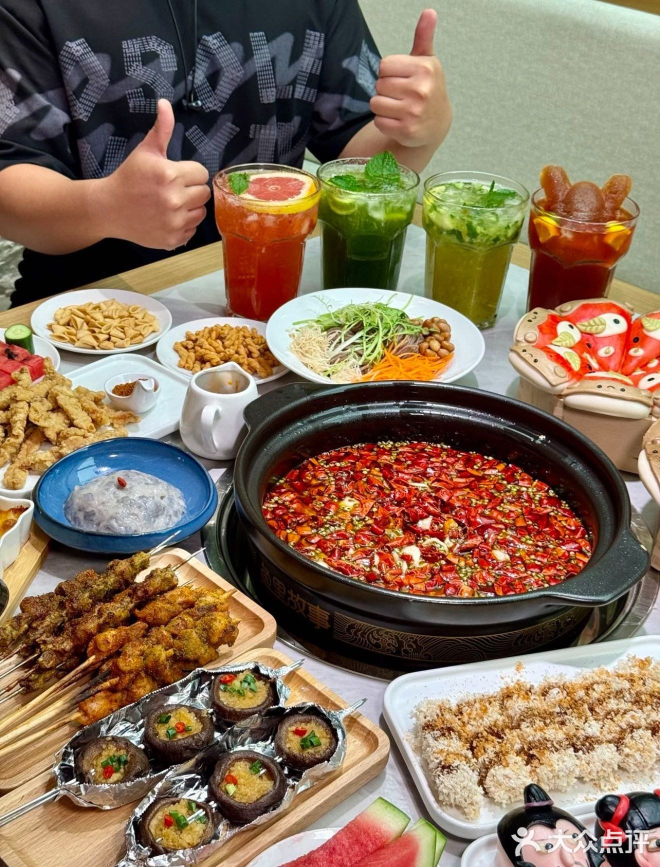 🍣无锡人!这家酸菜鱼店疯了吧!活鱼蹦着上桌