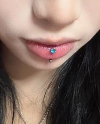 -鳌首刺青纹身 穿孔饰品店