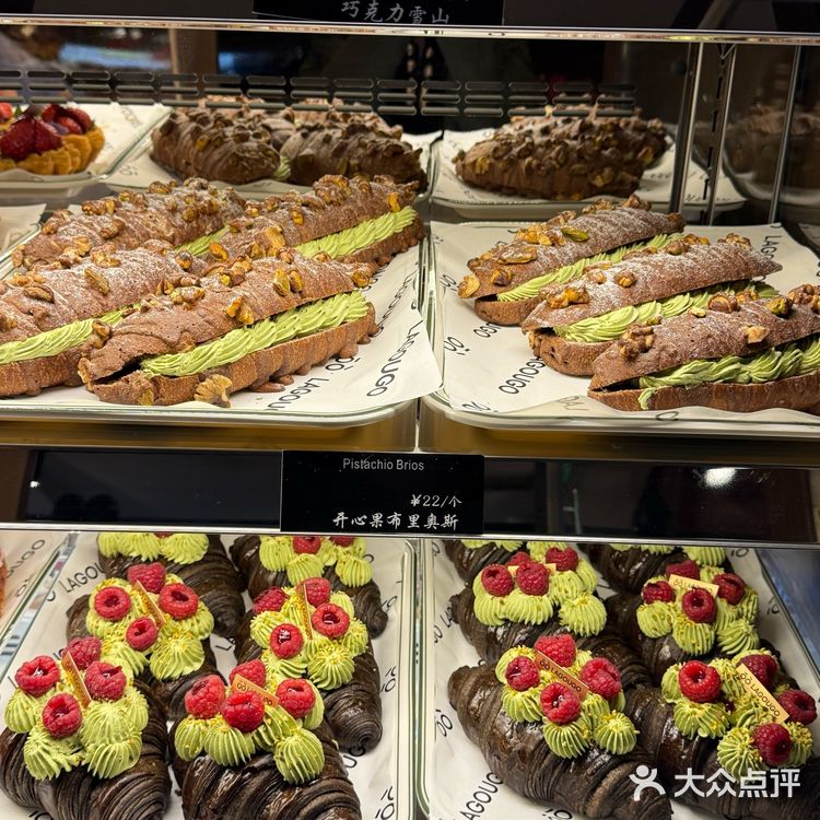 沈阳中街新开的！！面包脑袋冲冲冲！真心好吃😋