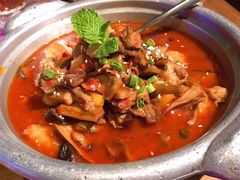 酸笋煮牛肉-中8楼风尚云南菜(颐堤港店)