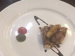 香煎鹅肝配烩苹果黑醋-德大西餐社(云南南路店)