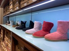 -UGG(燕莎奥特莱斯购物中心店)