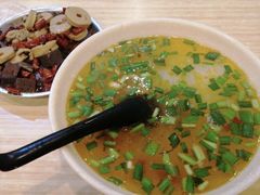 -梁老三麻辣鸡头总店