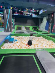 -反弹蹦床公园·亲子乐园·团建·派对(尚品奥莱店)