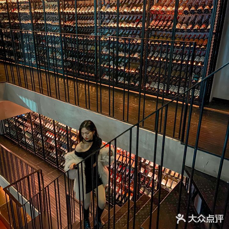 重庆氛围感NO1⃣️餐酒吧，拍照微醺绝绝子～