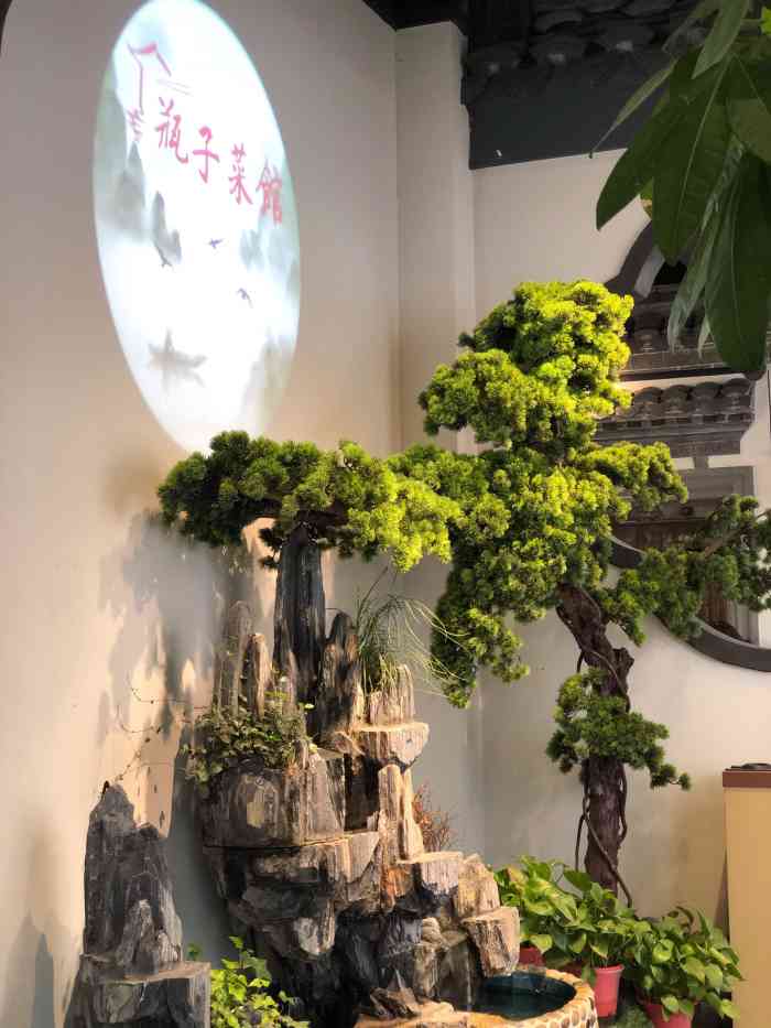 吃过三牌楼大街的瓶子菜馆同事强烈推荐熙南里这家是第一次来这次点的