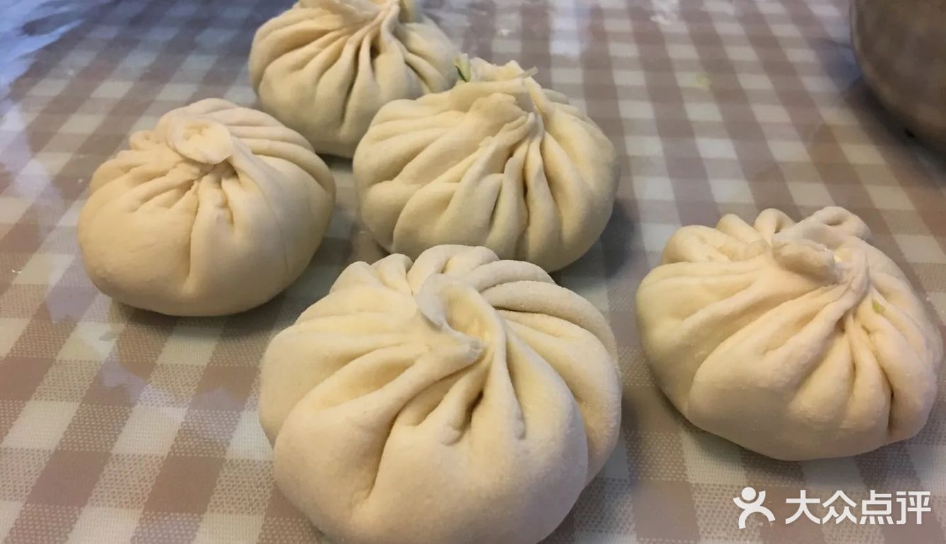 水温八九十度吧，揉制均勻后在温暖的地方靜置半个小時