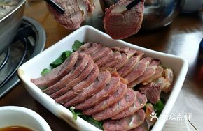 One-Bite Donkey Meat Delight